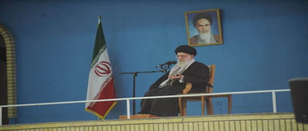 مشروح بیانات رهبر معظم انقلاب اسلامی در دیدار معلمان و فرهنگیان سراسر کشور در تاریخ 18/2/92: