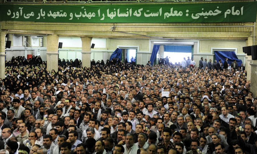 مشروح بیانات رهبر معظم انقلاب اسلامی در دیدار معلمان و فرهنگیان سراسر کشور در تاریخ 18/2/92: