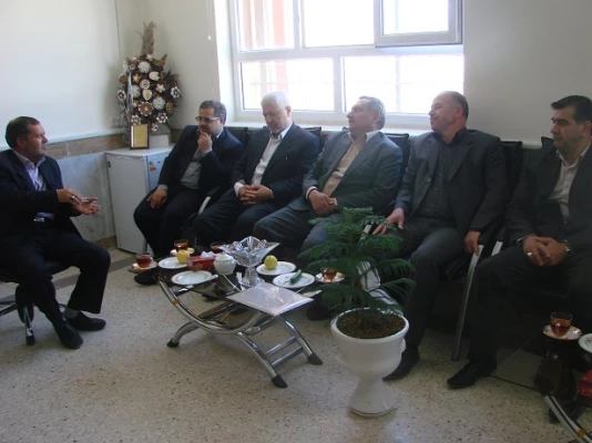 آقای نعیمی مدیر کل محترم طرح های عمرانی و رابط پارلمانی دانشگاه فرهنگیان کشور
همه مسئولان نظام بر تقویت دانشگاه فرهنگیان تأکید دارند. 2