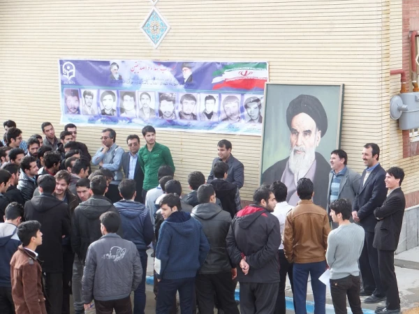 زنگ انقلاب در پردیس امام محمدباقر(ع) بجنورد نواخته شد. 2