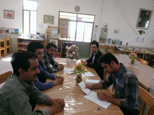 جلسه اعضای انجمن علمی پردیس پیرامون برگزاری مسابقات علمی  3