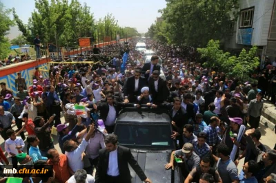 حضور کارکنان و دانشجو معلمان دانشگاه فرهنگیان استان در مراسم استقبال از رئیس جمهور و هیأت دولت