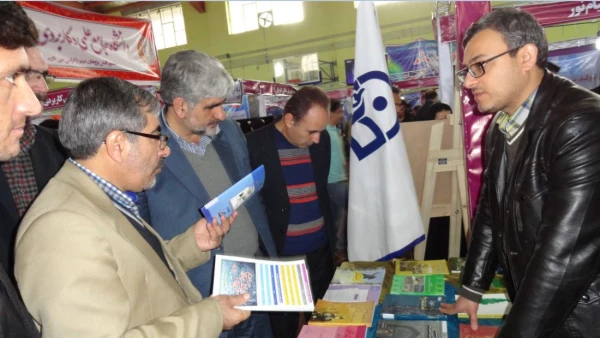 بازدید نماینده مجلس شورای اسلامی از غرفه دانشگاه فرهنگیان  5