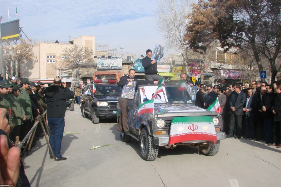 حضور کارکنان و دانشجویان دانشگاه فرهنگیان خراسان شمالی  در مراسم نواختن زنگ انقلاب 4