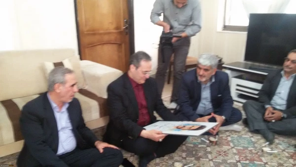 دیدار آقای دکتر مهر محمدی سرپرست دانشگاه فرهنگیان با خانواده شهید عبداله برزگ 4