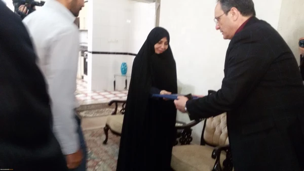 دیدار آقای دکتر مهر محمدی سرپرست دانشگاه فرهنگیان با خانواده شهید عبداله برزگ 5