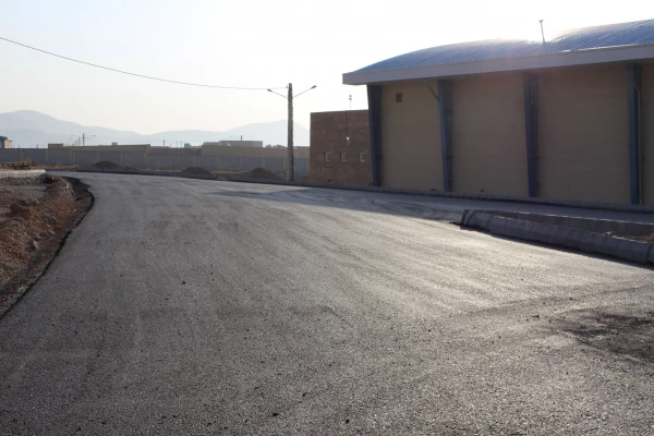 آسفالت ریزی محوطه سراهای دانشجویی و مجموعه ورزشی دانشگاه فرهنگیان خراسان شمالی 3