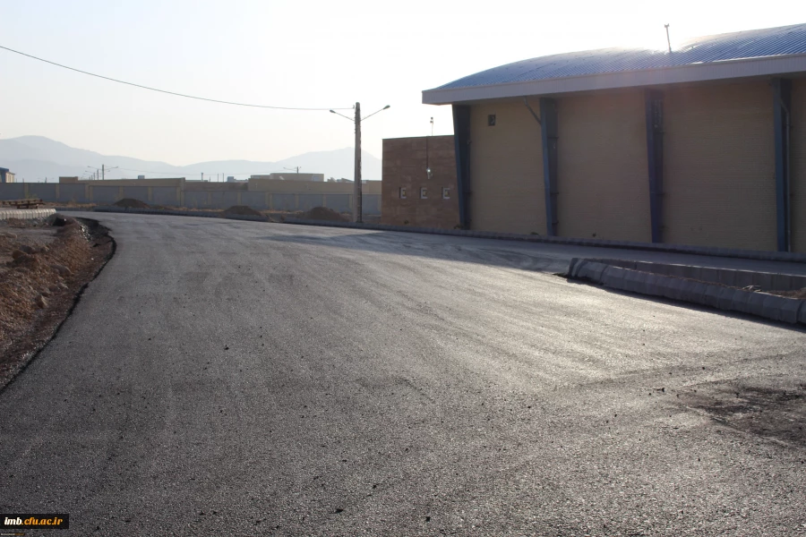 آسفالت ریزی محوطه سراهای دانشجویی و مجموعه ورزشی دانشگاه فرهنگیان خراسان شمالی 3