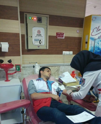 دانشجومعلمان و کارکنان دانشگاه فرهنگیان خراسان شمالی جهت اهداء خون به زلزله زدگان کرمانشاه اقدام کردند. 3