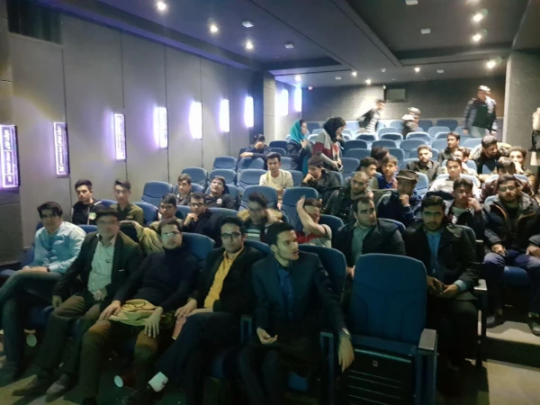 برنامه پخش نقد فیلم قانون مورفی برای دانشجومعلمان پردیس امام محمد باقر(ع) برگزار شد 2