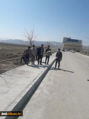 حرکت خودجوش دانشجویان پردیس امام محمدباقر(ع) برای جمع آوری زباله های محیط دانشگاه