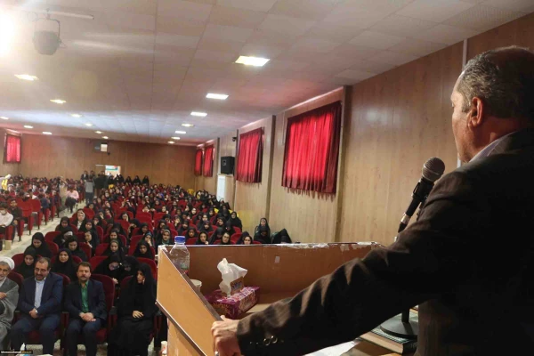 مراسم جشن هفته بزرگداشت مقام معلم و گرامیداشت استاد شهید مرتضی مطهری دانشگاه فرهنگیان خراسان شمالی با هدف کمک مالی به سیل زدگان استان های گلستان، فارس، لرستان، خوزستان و ... برگزار شد. 2