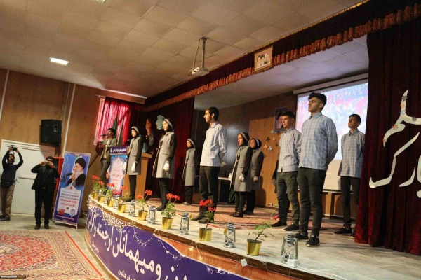 مراسم جشن هفته بزرگداشت مقام معلم و گرامیداشت استاد شهید مرتضی مطهری دانشگاه فرهنگیان خراسان شمالی با هدف کمک مالی به سیل زدگان استان های گلستان، فارس، لرستان، خوزستان و ... برگزار شد. 3