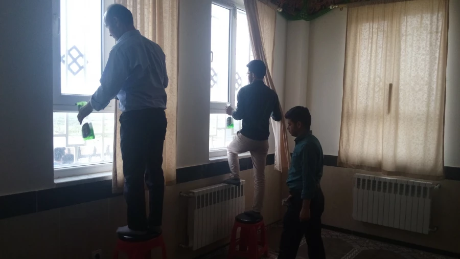 گزارش تصویری غبارروبی از نمازخانه های پردیس امام محمد باقر(ع) و سرای دانشجویی به مناسبت شروع ماه مبارک رمضان 2
