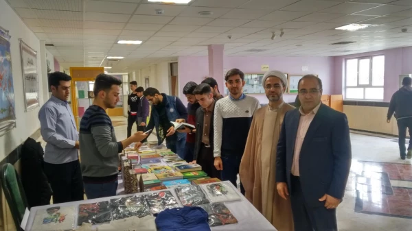 افتتاح "نمایشگاه  قرآن و عترت" به مناسبت هفته قرآنی دانشگاه 2