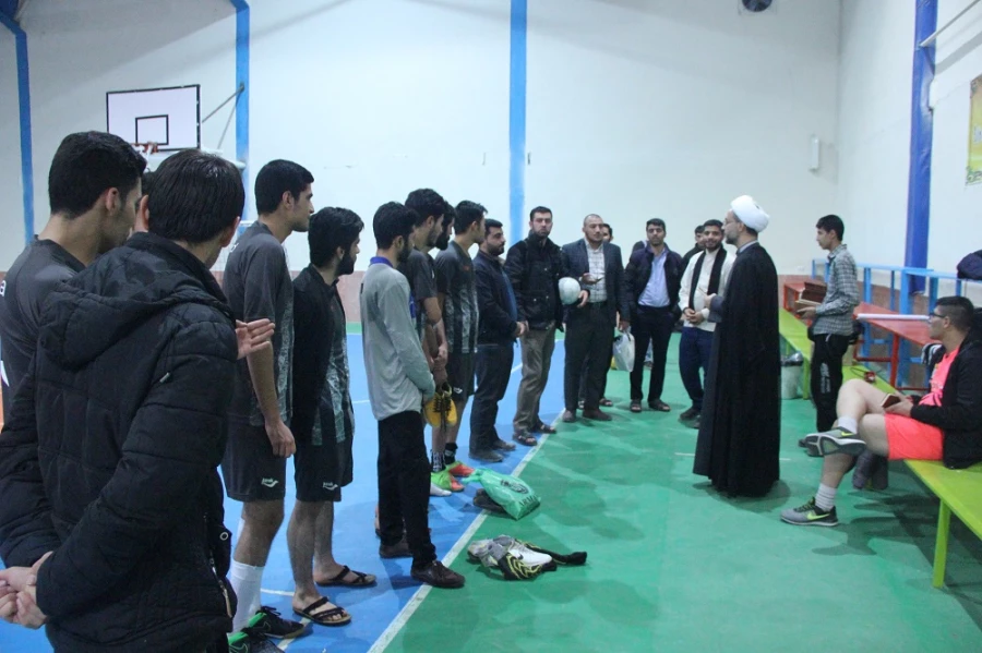 مسابقه فوتسال بین تیم  دانشگاه فرهنگیان و حوزه علمیه امام خمینی بجنورد برگزار شد 2