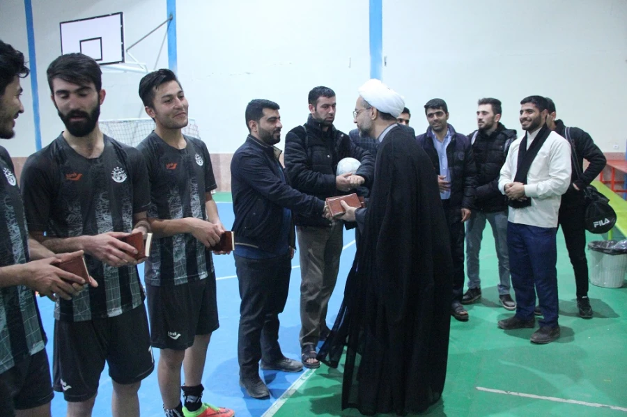 مسابقه فوتسال بین تیم  دانشگاه فرهنگیان و حوزه علمیه امام خمینی بجنورد برگزار شد 2