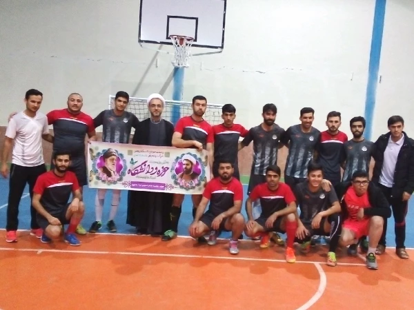 مسابقه فوتسال بین تیم  دانشگاه فرهنگیان و حوزه علمیه امام خمینی بجنورد برگزار شد 3